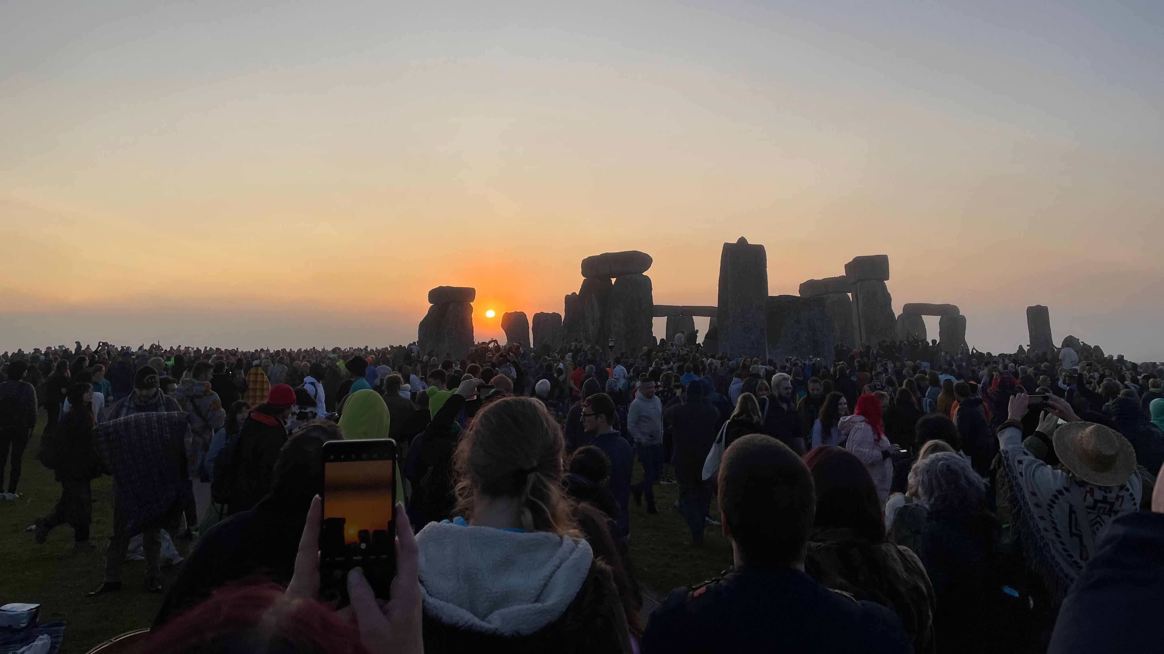 Thousands watch sun rise at Stonehenge for Summer Solstice